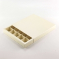 Коробка на 25 конфет с фальшбортом перламутровая дизайнерская кремовая "Spica Cream" без окна (20,4*20,4*3 см)